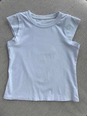 Women’s White Crewneck Cap-Sleeve Top